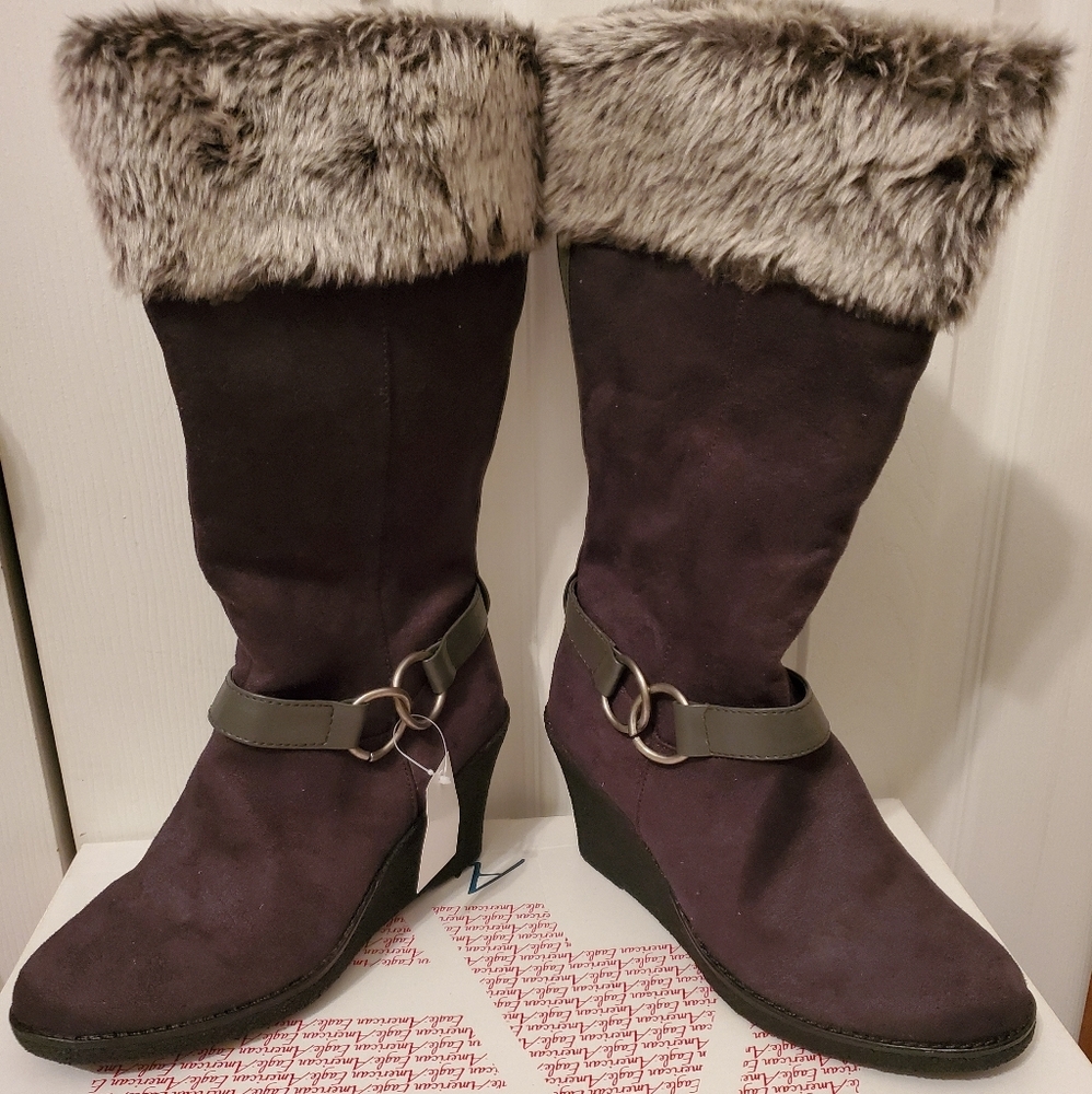 Grey boots with faux fur